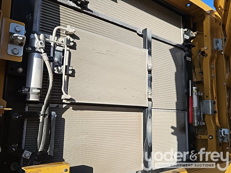 2023-caterpillar-340-image-28