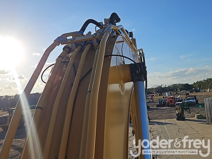 2023-caterpillar-340-image-31