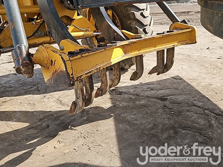 2017-deere-672g-image-29