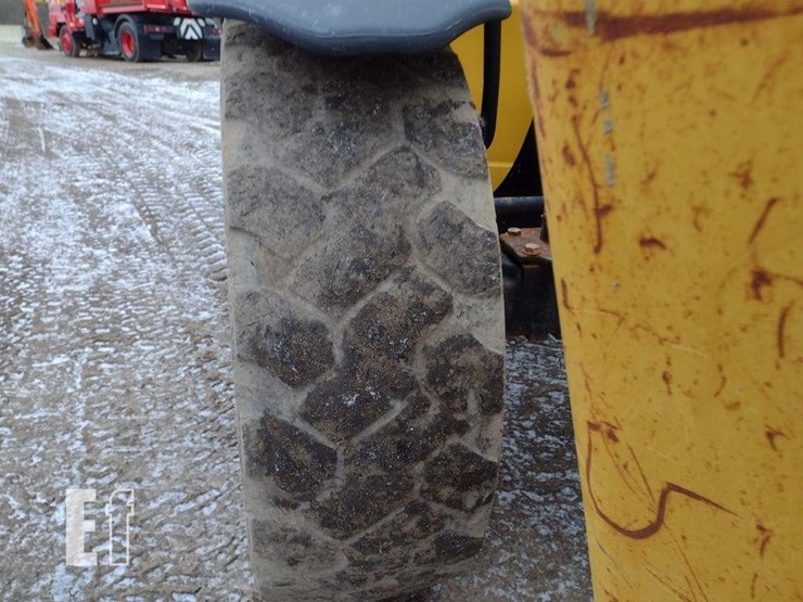 2015-caterpillar-tl1055c-image-22