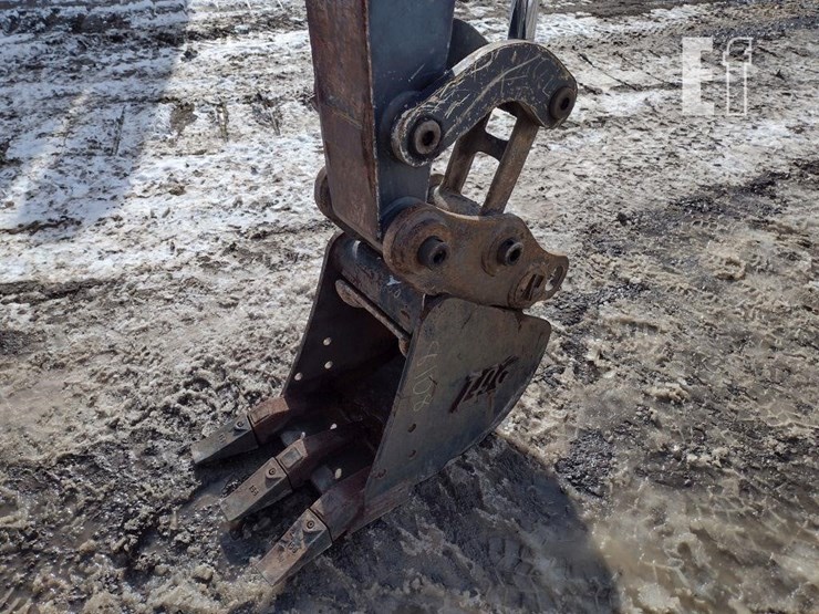 2013-deere-35d-image-18