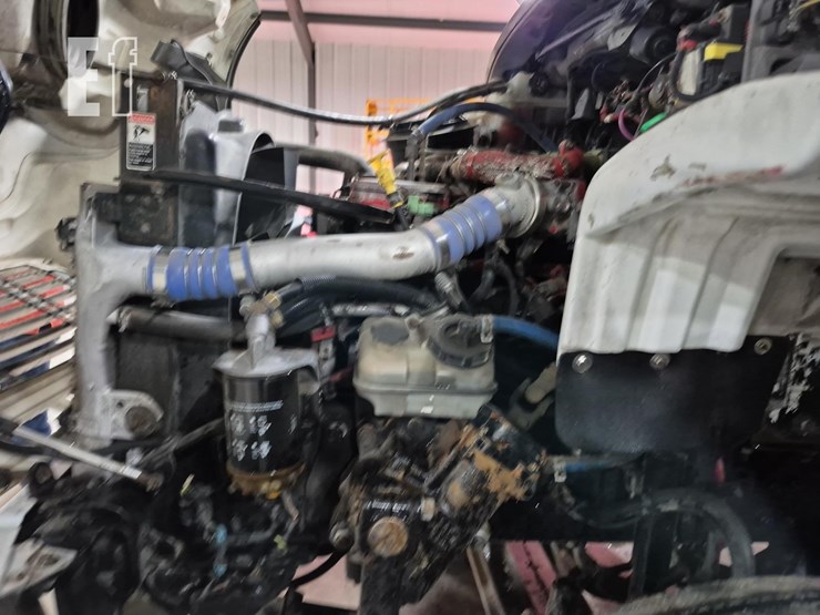 2014-freightliner-business-class-m2-106-image-20