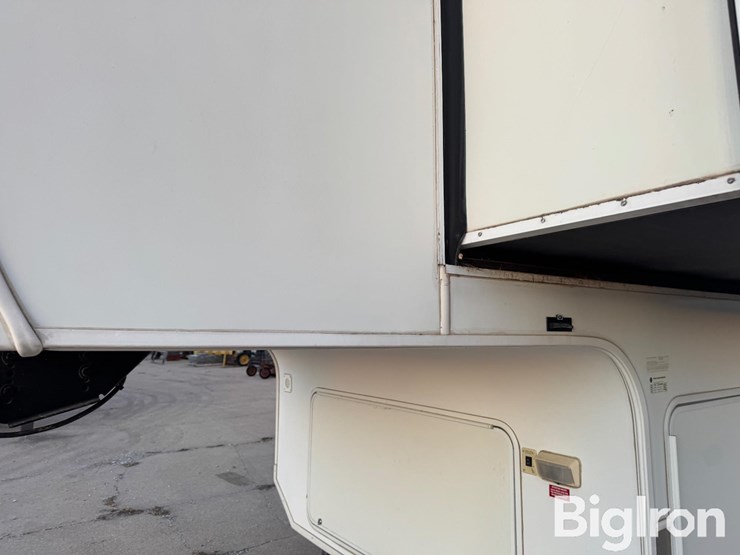 2009-keystone-challenger-32-sat-5th-wheel-camper-trailer-image-18