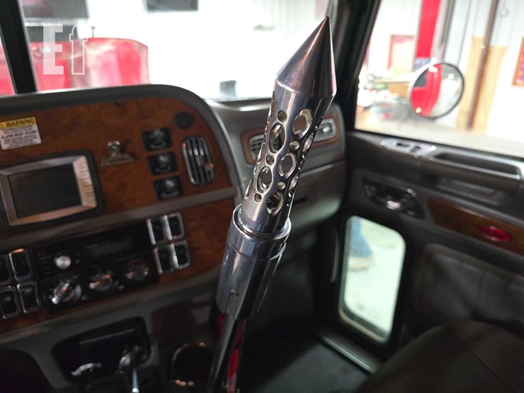 2008-peterbilt-386-image-16