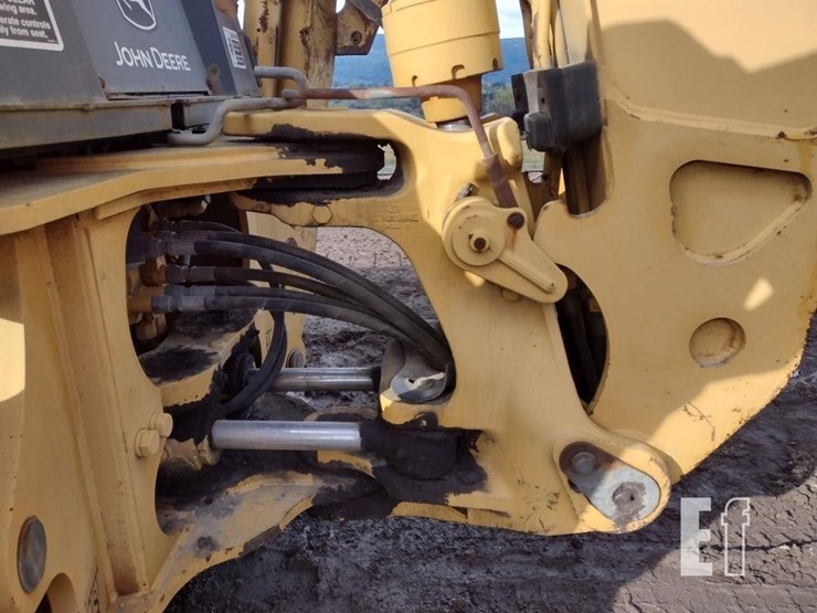 2005-deere-310g-image-30