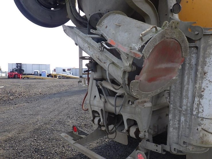 2001-peterbilt-357-image-9