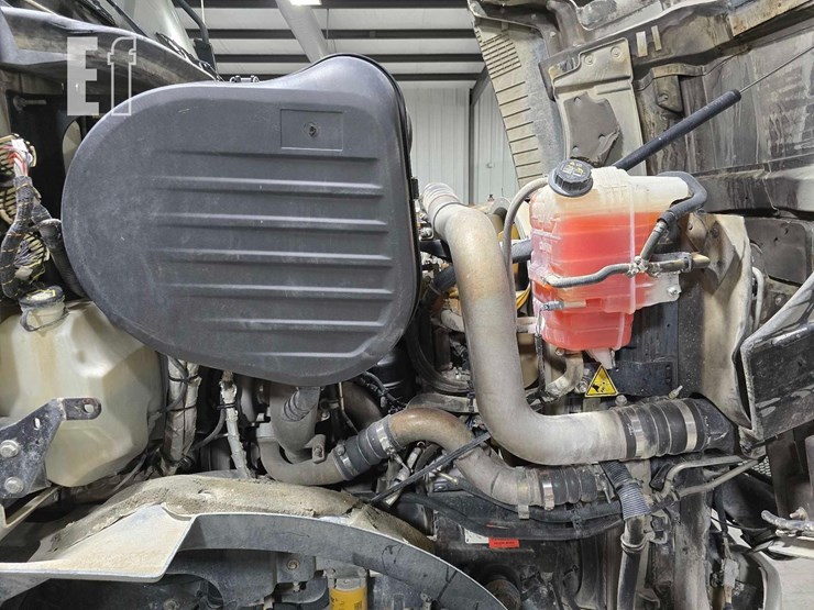 2013-caterpillar-ct660s-image-22