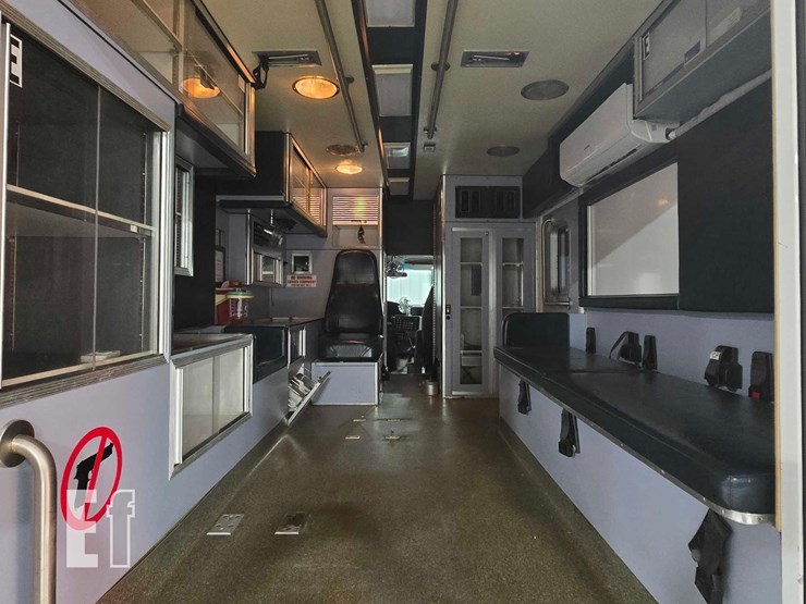 1996-ford-e350-image-24