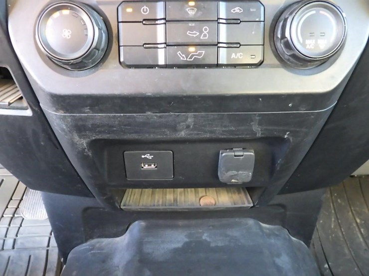 2020-ford-f150-image-27