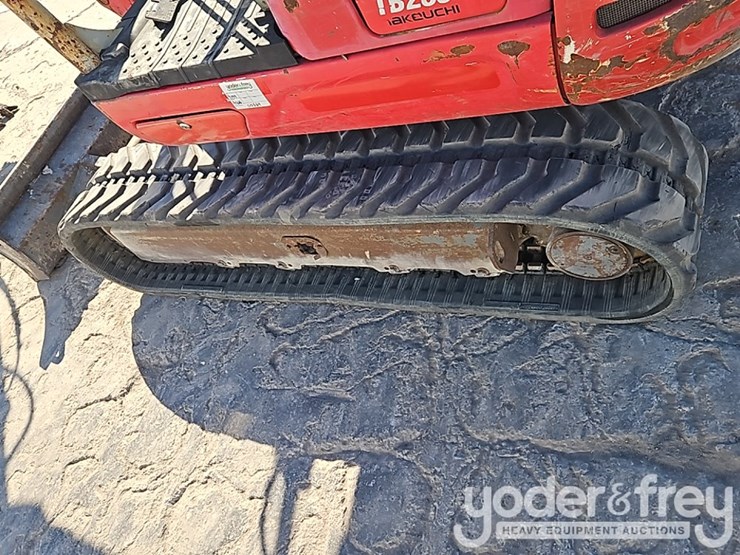 2019-takeuchi-tb235-image-25