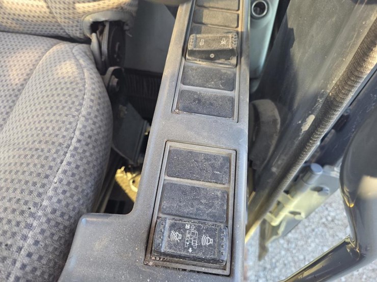 2012-deere-160d-lc-image-51