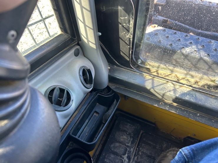 new-holland-c245-image-19