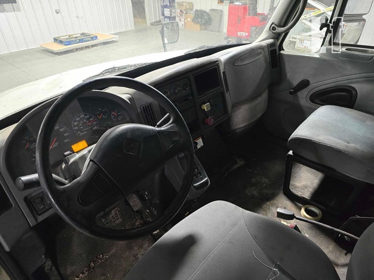 2004-international-durastar-4300-image-16