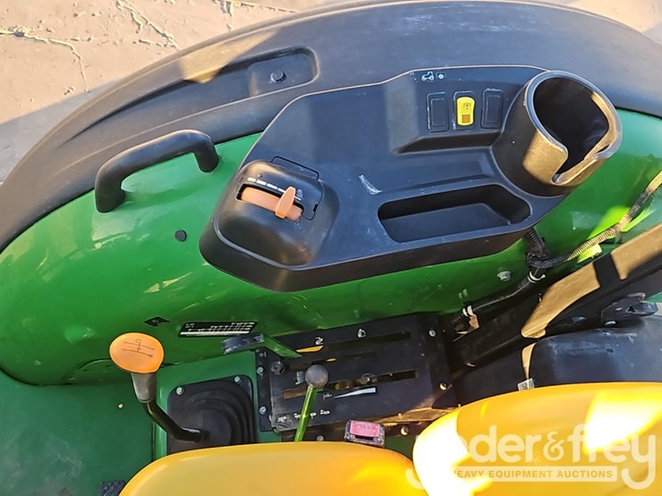 2024-john-deere-5075e-image-19