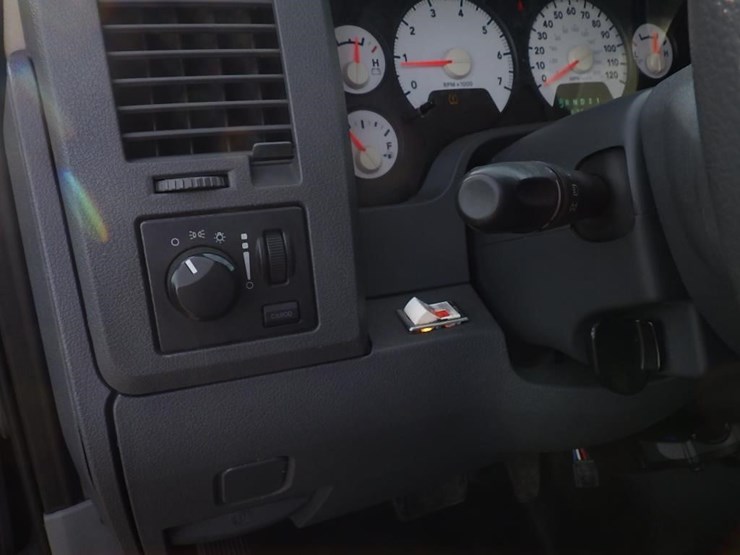 2009-dodge-2500-image-26