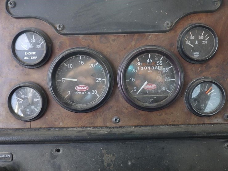 2001-peterbilt-357-image-43