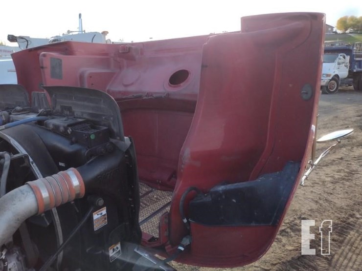 peterbilt-330-image-16