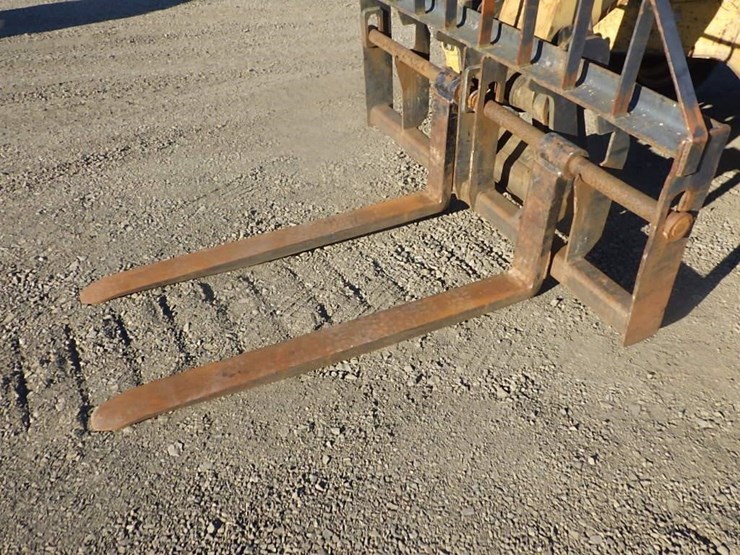 caterpillar-th560b-image-10