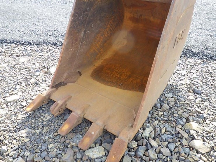 hitachi-zx225us-lc-image-24