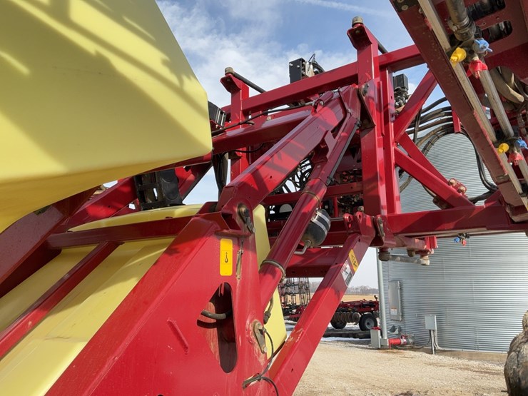 2024-hardi-commander-45-pull-type-sprayer-image-26