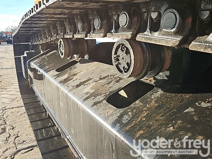 2023-caterpillar-340-image-23