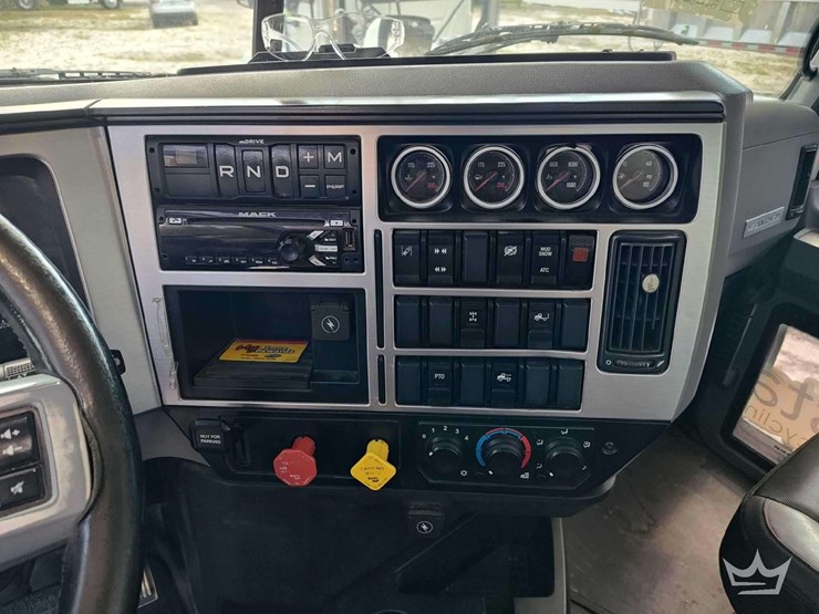 2020-mack-anthem-t/a-wet-kit-day-cab-truck-tractor-image-16