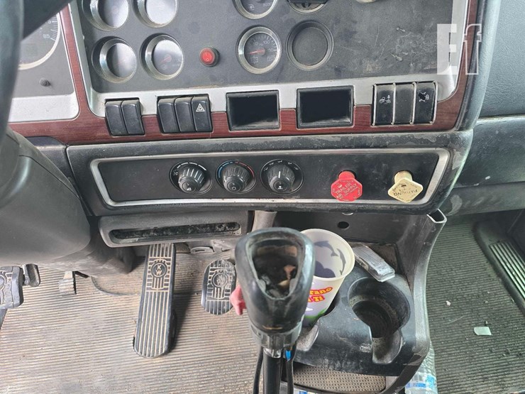 kenworth-t600-image-12