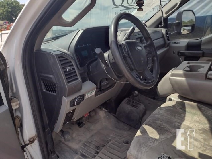 18-ford-f550-image-11