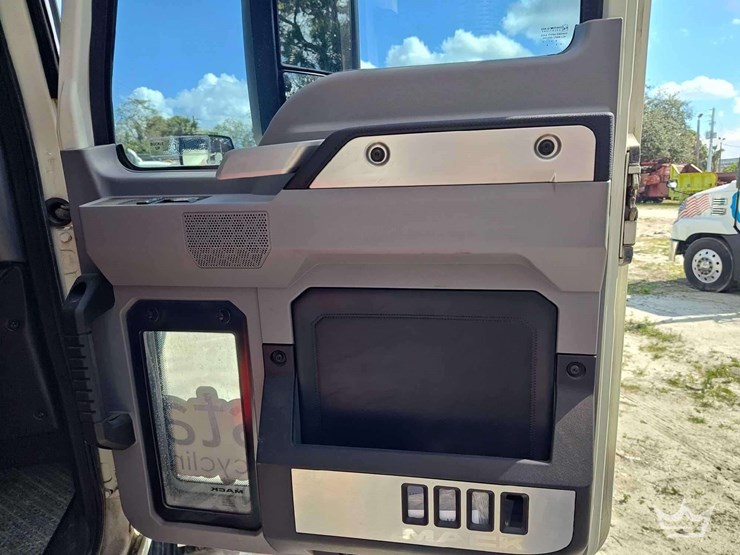 2022-mack-anthem-t/a-wet-kit-day-cab-truck-tractor-image-29