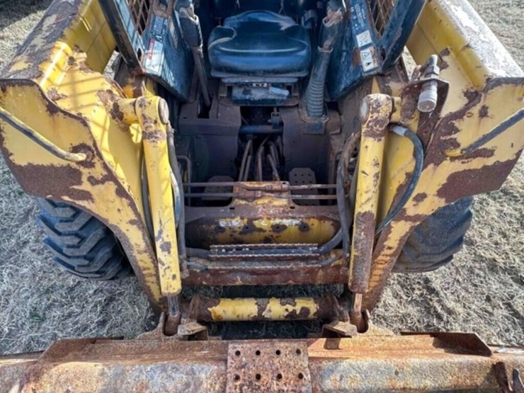 2005-john-deere-240-image-7