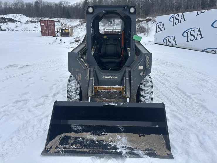 2017-deere-320e-image-8