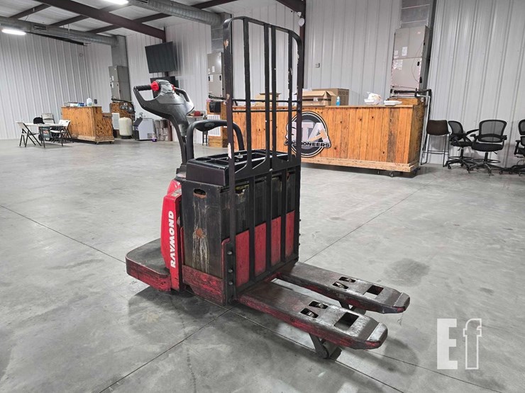 raymond-8400-image-2