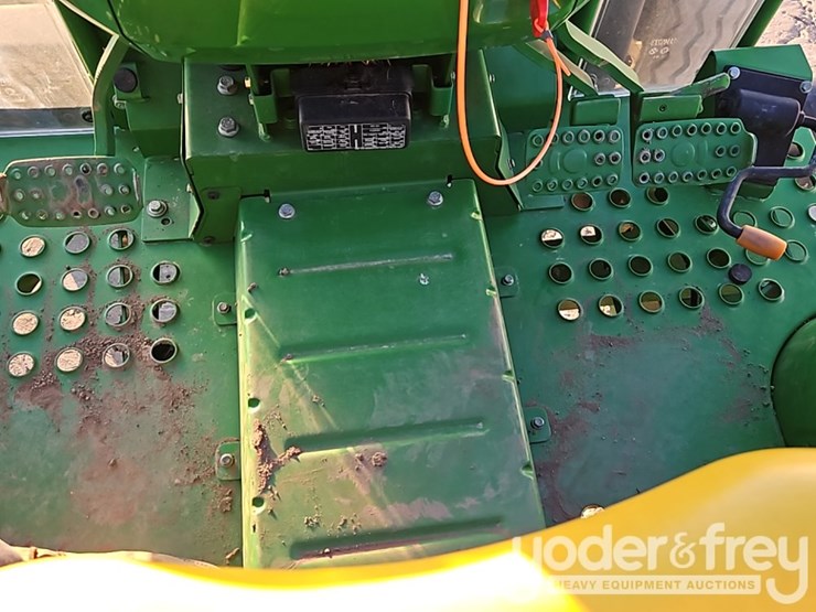 2024-john-deere-5075e-image-21