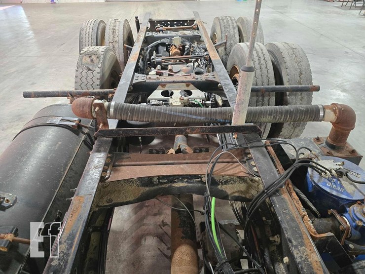 2012-mack-granite-gu713-image-20