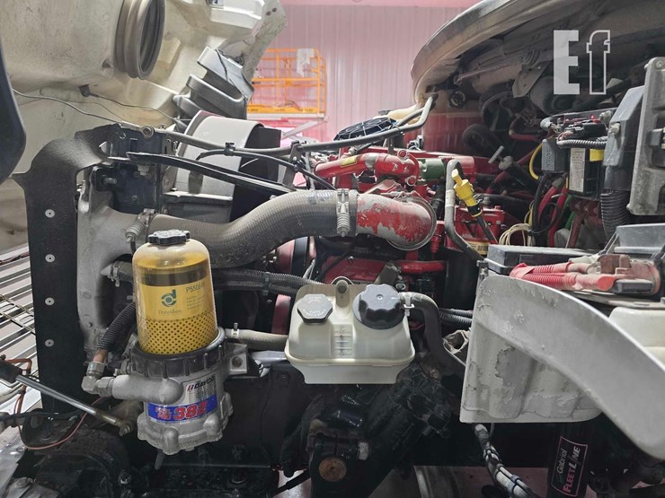 2017-freightliner-business-class-m2-106-image-17