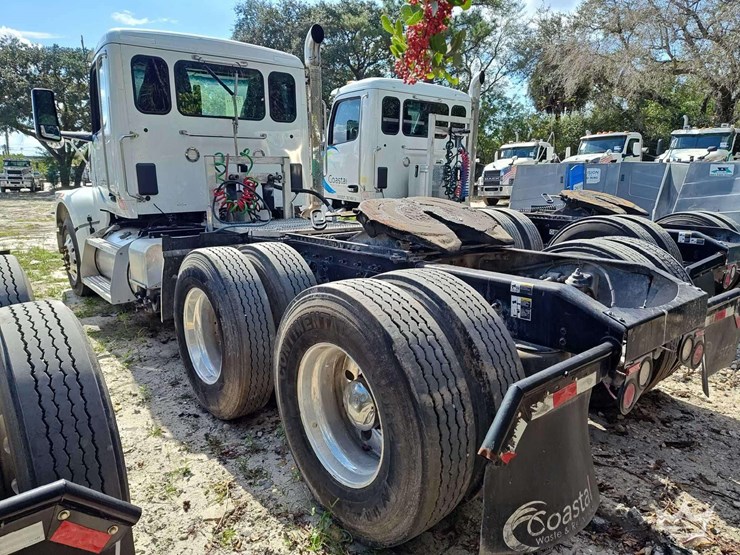 2023-peterbilt-567-t/a-wet-kit-day-cab-truck-tractor-image-4