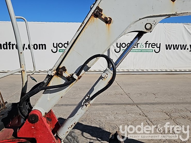 2019-takeuchi-tb235-image-14