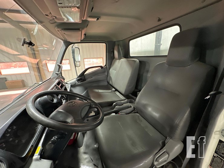 2015-hino-195-image-8