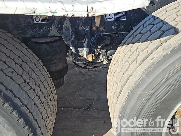 2018-peterbilt-579-image-14