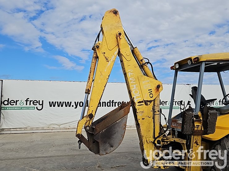 new-holland-lb110-image-19