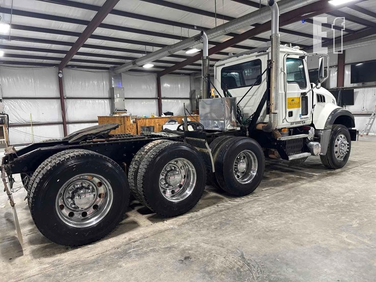 2009-mack-granite-gu713-image-9