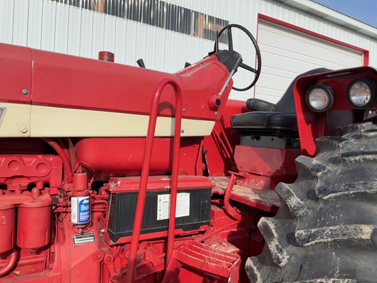 1970-ih-farmall-856-tractor-image-17