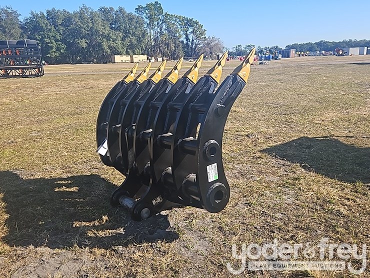 2025-caterpillar-320-image-3