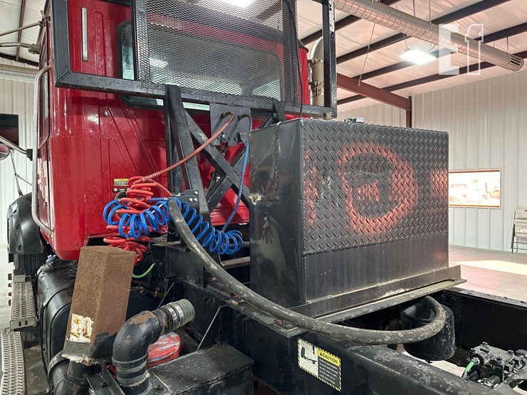 2012-mack-granite-gu713-image-12