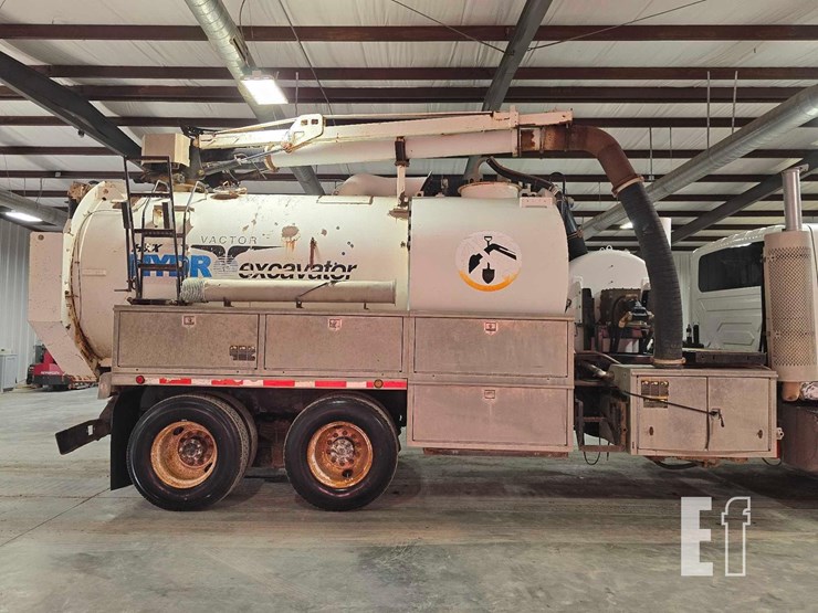 2007-international-7600-image-10