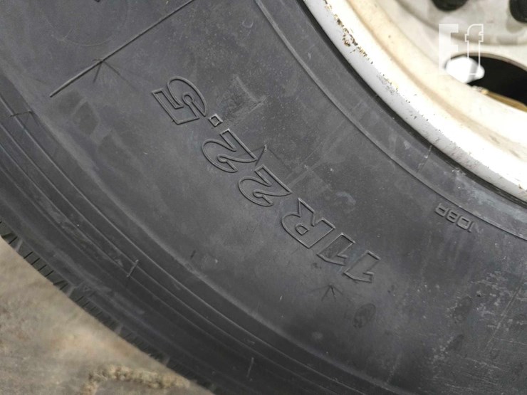 2015-hino-268-image-32