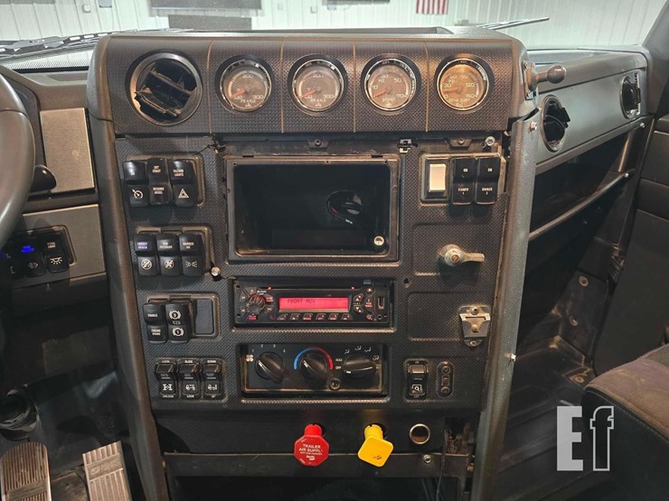 2013-caterpillar-ct660s-image-18