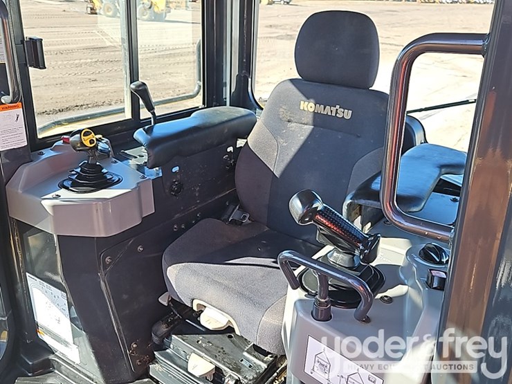 2023-komatsu-d71px-24-image-28