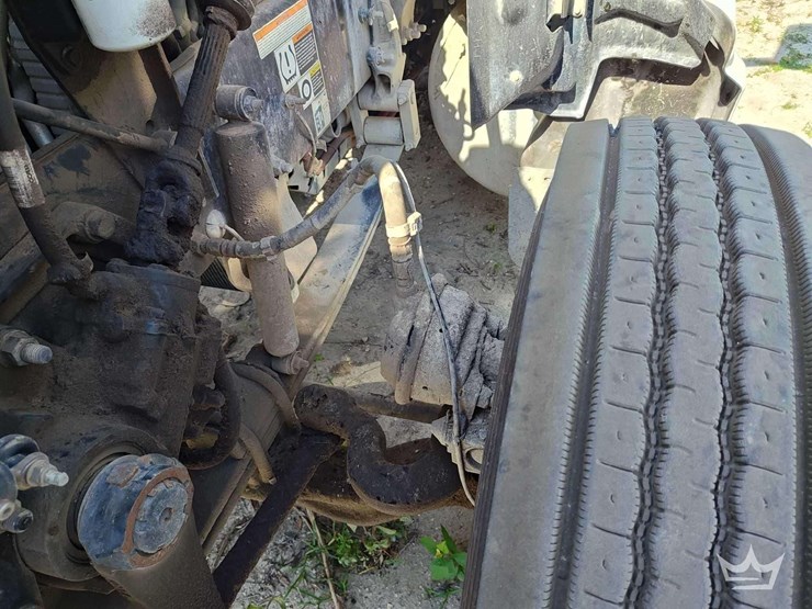 2022-peterbilt-567-t/a-wet-kit-day-cab-truck-tractor-image-37