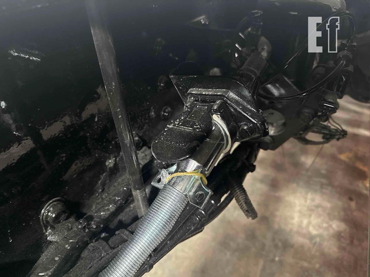 2012-mack-granite-gu813-image-26